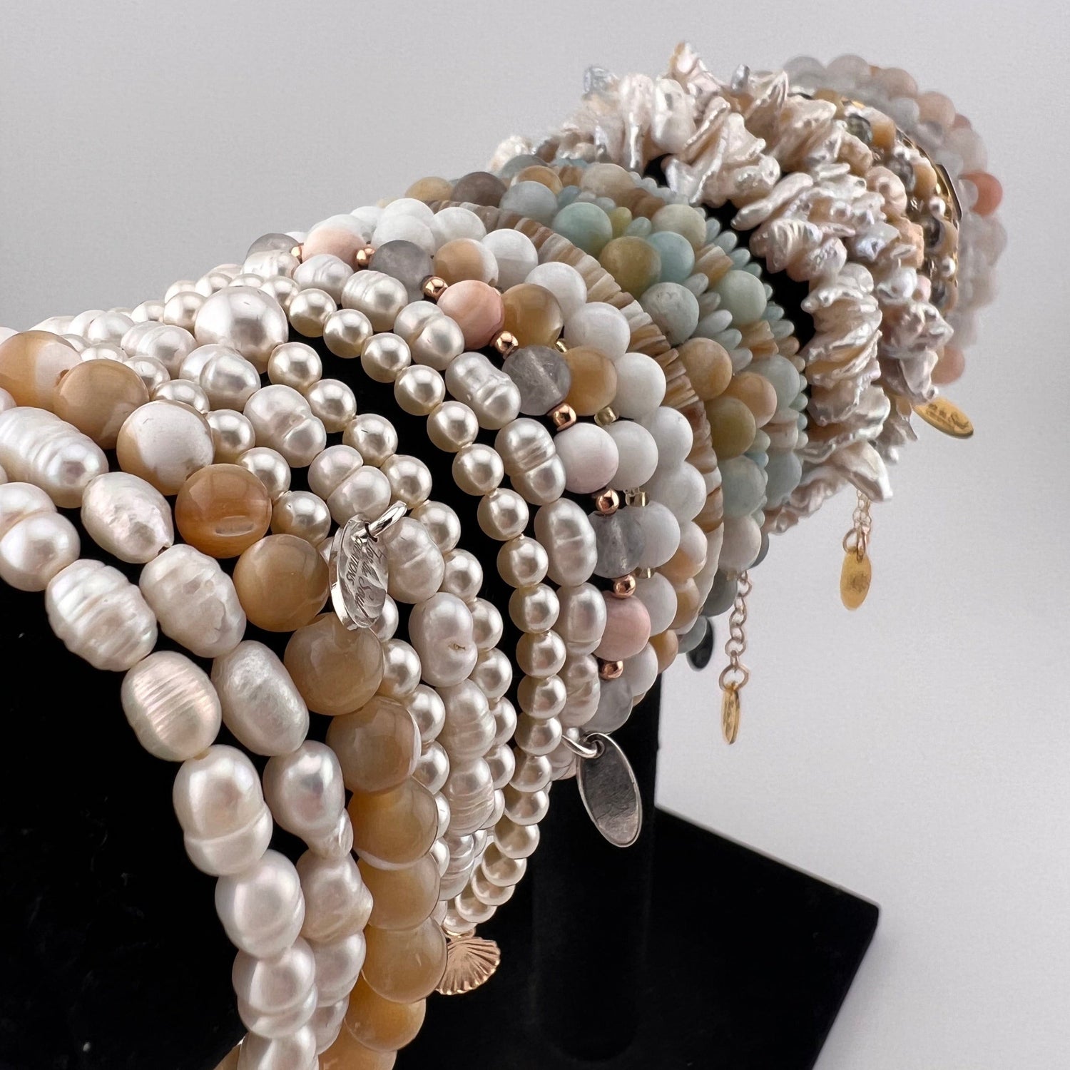 Bracelets on elastic